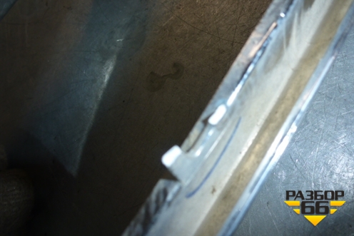 Накладка на решетку радиатора (левая) (51137255411) для BMW 3-серия F30/F31 с 2011г