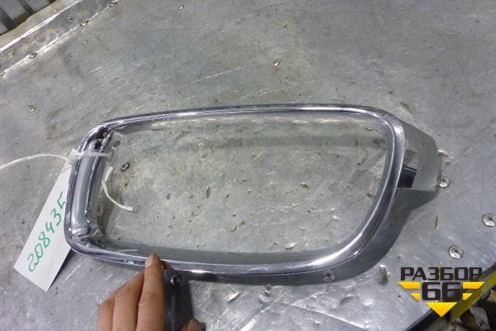 Накладка на решетку радиатора (левая) (51137255411) для BMW 3-серия F30/F31 с 2011г