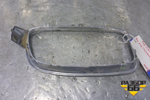 Накладка на решетку радиатора (левая) (51137255411) для BMW 3-серия F30/F31 с 2011г