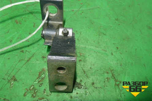 Петля двери передней правой нижняя (8K0831402F) для Seat Ibiza с 2008-2017г (Ибица)