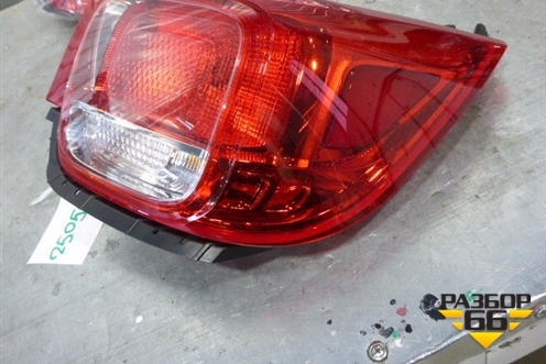 Фонарь задний наружный правый (новый) (25920376) для Chevrolet Malibu с 2011г