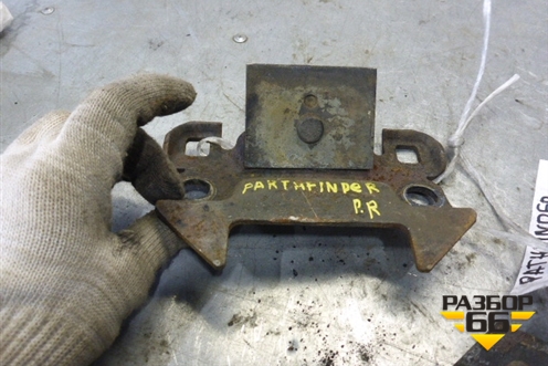 Кронштейн двигателя (на двигатель) для Nissan Pathfinder (R51M) с 2004-2014г (Патфиндер)