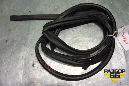 Уплотнитель двери (задней левой) для Nissan Teana (L33) с 2013г (Теана)