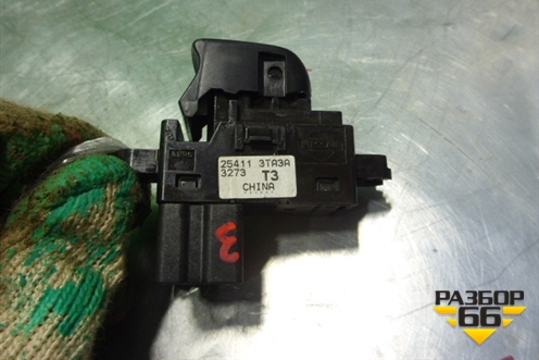 Кнопка стеклоподъёмника (задняя) (254113TA3A) для Nissan Teana (L33) с 2013г (Теана)
