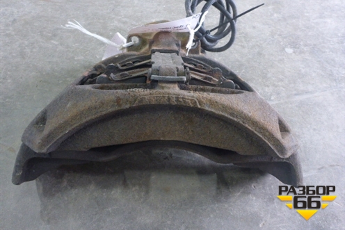 Суппорт передний левый (581008D500) для Hyundai  HD-500 с 2010г