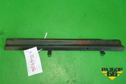 Обшивка в кабину (левая над дверью) для Hyundai  HD-500 с 2010г
