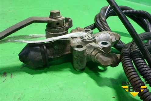 Кран уровня пола (644107C000) для Hyundai  HD-500 с 2010г
