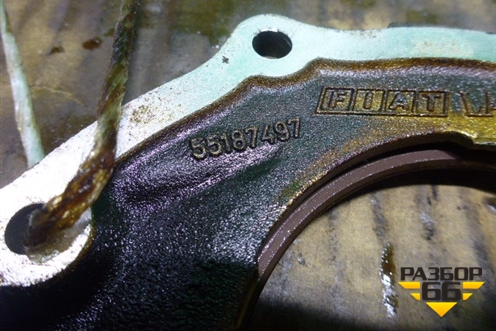 Крышка коленвала задняя (1.4л 350A1000) (55187497) для Fiat Grande Punto с 2005г