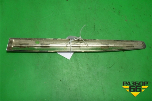 Накладка двери задней левой (828713JA0A) для Infiniti Infiniti QX56/QX80 (Z62) с 2010г (Ку икс56/80)