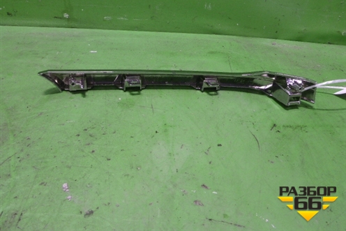 Накладка на решетку радиатора (правая верхняя хром) (531250K040) для Toyota Hilux с 2015-2025г