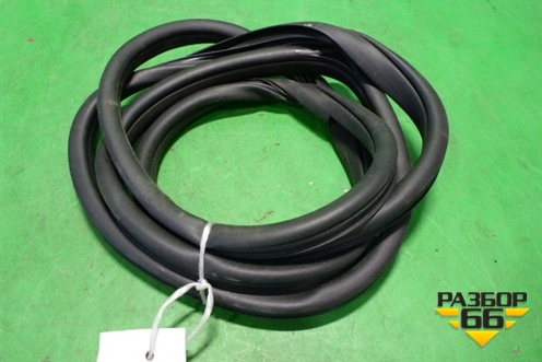 Уплотнитель двери (задний левый на кузов) для Hyundai i40 с 2011г (Ай40)