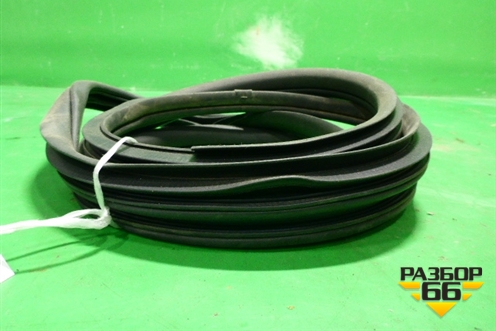 Уплотнитель двери (задний правый на кузов универсал) для Hyundai i40 с 2011г (Ай40)