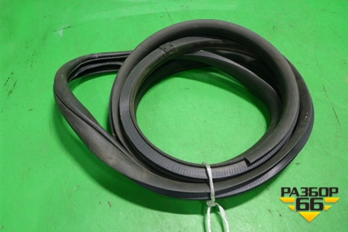 Уплотнитель двери (задний правый на кузов универсал) для Hyundai i40 с 2011г (Ай40)