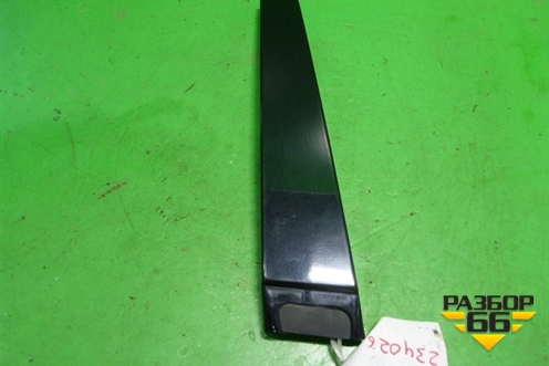 Накладка стойки (центральной правой) (7L6853318D) для Volkswagen Touareg c 2002-2010г