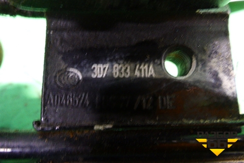 Петля двери задней левой нижняя (3D7833411A) для Volkswagen Phaeton с 2002-2014г (Фаетон)