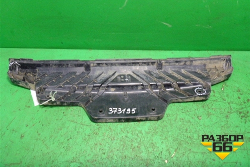 Кронштейн заднего бампера центральный (нижинй) (4M0807329) для Audi Q7 c 2015г (Ку 7)