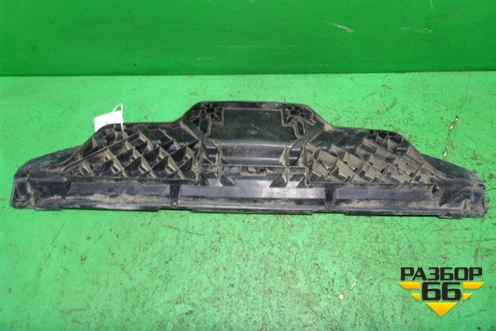 Кронштейн заднего бампера центральный (нижинй) (4M0807329) для Audi Q7 c 2015г (Ку 7)