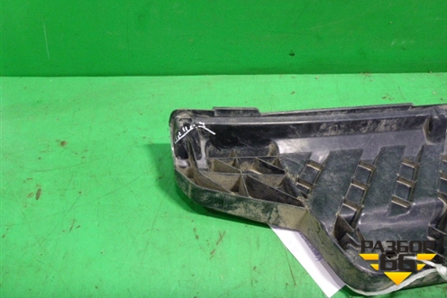 Кронштейн заднего бампера центральный (нижинй) (4M0807329) для Audi Q7 c 2015г (Ку 7)