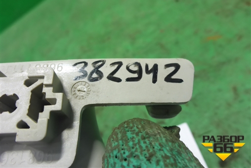 Ручка внутренняя потолочная (задняя левая) (9686111180) для Peugeot 308 с 2007-2014г