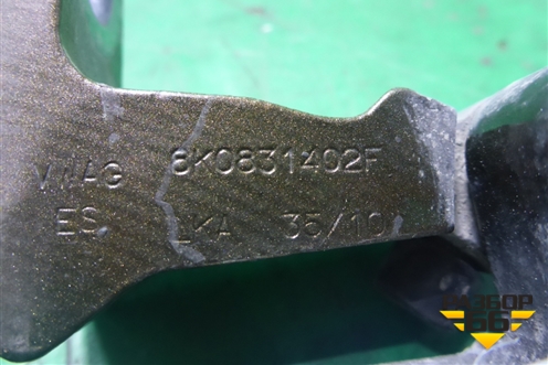 Петля двери передней правой нижняя (8K0831402F) для Seat Ibiza с 2008-2017г (Ибица)