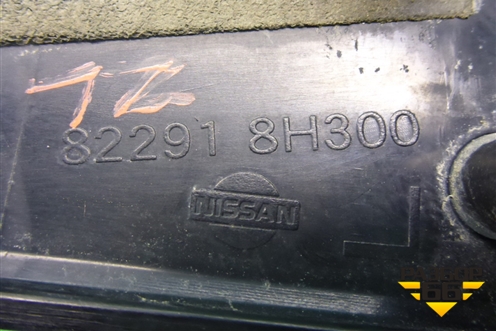 Накладка двери задней левой (уголок) (822918H300) для Nissan X-Trail (Т30) с 2000-2007г (Хтраил)