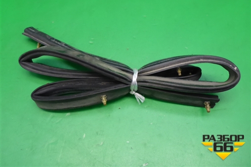 Уплотнитель капота (на решетку стеклоочистителя) для Nissan X-Trail (Т30) с 2000-2007г (Хтраил)