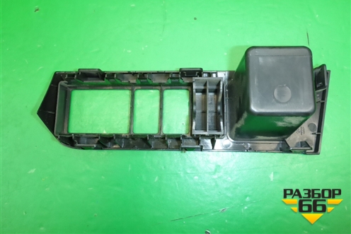 Рамка под кнопки (684859U100) для Nissan Note (Е11) с 2005-2013г (Нот)