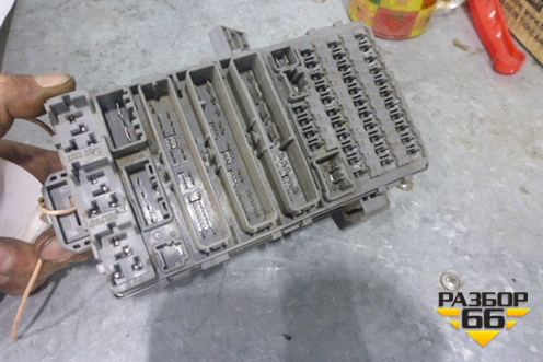 Блок предохранителей салонный для Honda Civic 4D с 2006-2012г