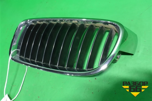 Решетка радиатора левая (после 2015г) (8748013) для BMW 3-серия F30/F31 с 2011г