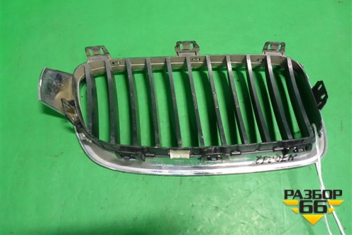 Решетка радиатора левая (после 2015г) (8748013) для BMW 3-серия F30/F31 с 2011г