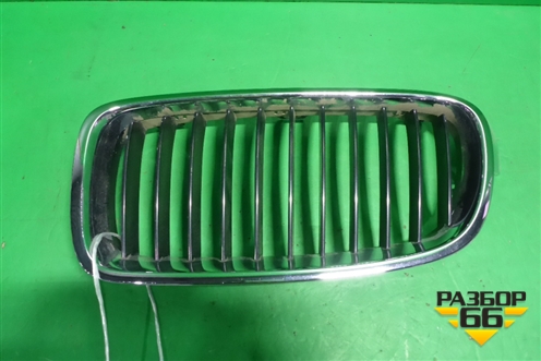 Решетка радиатора левая (после 2015г) (8748013) для BMW 3-серия F30/F31 с 2011г