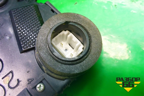 Замок двери передней правой для Toyota Yaris с 2005-2011г (Ярис)