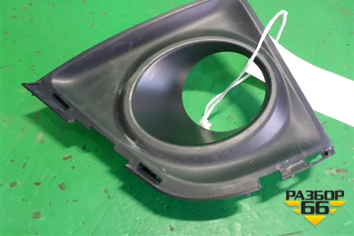Накладка ПТФ левая (8148202390) для Toyota Corolla (E18) с 2012-2019г (Королла 180)