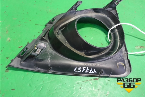Накладка ПТФ левая (8148202390) для Toyota Corolla (E18) с 2012-2019г (Королла 180)