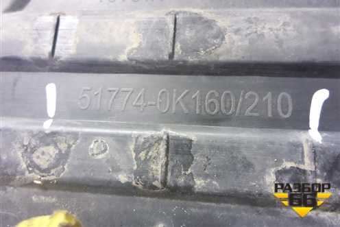Накладка на порог наружная правая (517740K160) для Toyota Hilux с 2015-2025г