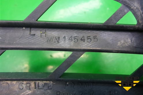 Решетка радиатора левая (MN145455) для Mitsubishi Grandis с 2004г