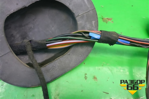 Проводка двери передней правой (YMM502631A) для Land Rover Discovery 3 с 2004-2009г (Дискавери)