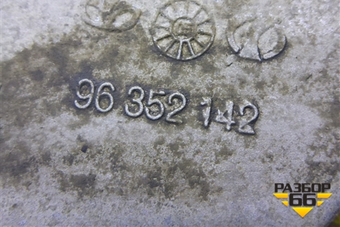Кронштейн генератора (нижний 1.4л F14D3) (96352142) для Chevrolet Aveo (T200) с 2003-2008