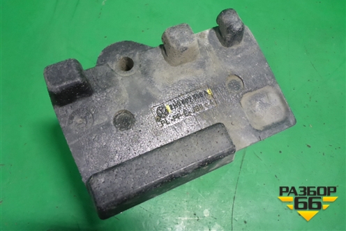 Наполнитель переднего бампера (правый) (2H0807666A) для Volkswagen Amarok с 2010г