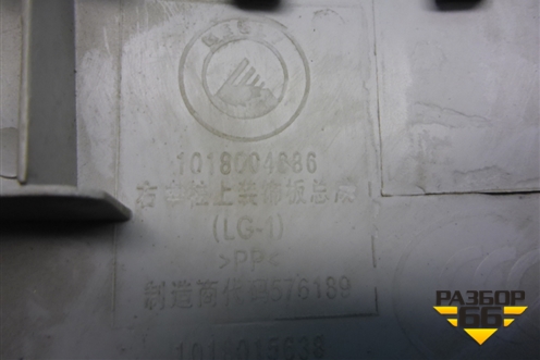 Обшивка стойки центральная верхняя правая (1018004886) для Geely MK Cross с 2011-2016г