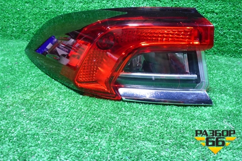 Фонарь задний наружный левый (8156002D10) для Toyota Corolla (E21) с 2018г (Королла 210)