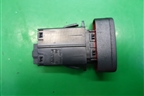 Кнопка аварийной сигнализации (после 2013г) (M113718010NA) для Chery M-11 с 2010-2015г