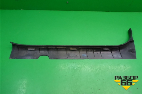 Накладка порога внутренняя переднего правого (769B4AV700) для Nissan Primera (P12E) с 2001-2008г (Примера)