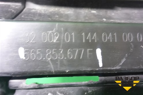 Решетка в передний бампер центральная (565853677E) для Skoda Kodiaq с 2017г