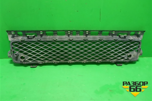 Решетка в передний бампер центральная (после 2018г) (A4638887701) для Mercedes Benz G-Klass W463 с1989г (Гелендваген)