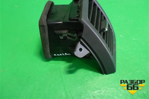 Дефлектор воздушный левый (687611AA0A) для Nissan Murano (Z51) с 2007-2015г (Мурано)