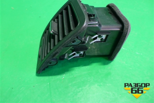 Дефлектор воздушный левый (687611AA0A) для Nissan Murano (Z51) с 2007-2015г (Мурано)