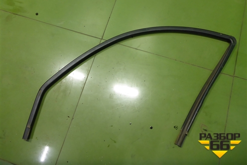 Уплотнитель стекла двери правой для Hyundai  HD 35-78 с 2003г