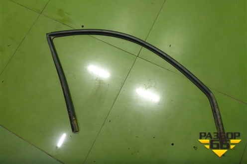 Уплотнитель стекла двери правой для Hyundai  HD 35-78 с 2003г