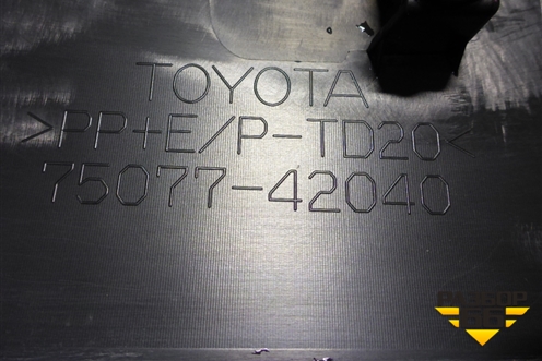 Накладка двери задней правой (7507742040) для Toyota Rav-4 с 2018г (Рав 4)